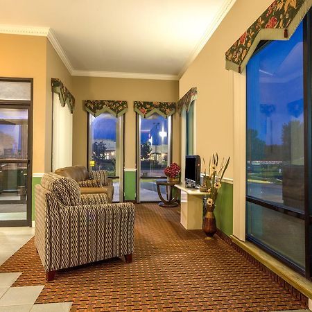 Hotel Super 8 By Wyndham Madison/Ridgeland Area Esterno foto