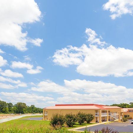 Hotel Super 8 By Wyndham Madison/Ridgeland Area Esterno foto