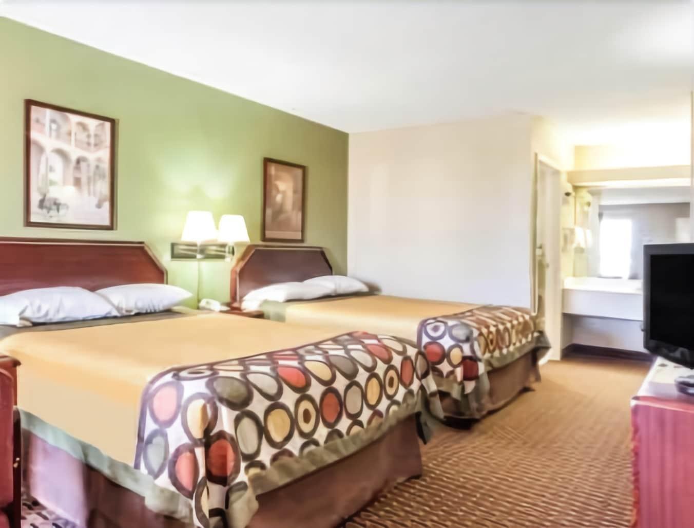 Hotel Super 8 By Wyndham Madison/Ridgeland Area Esterno foto