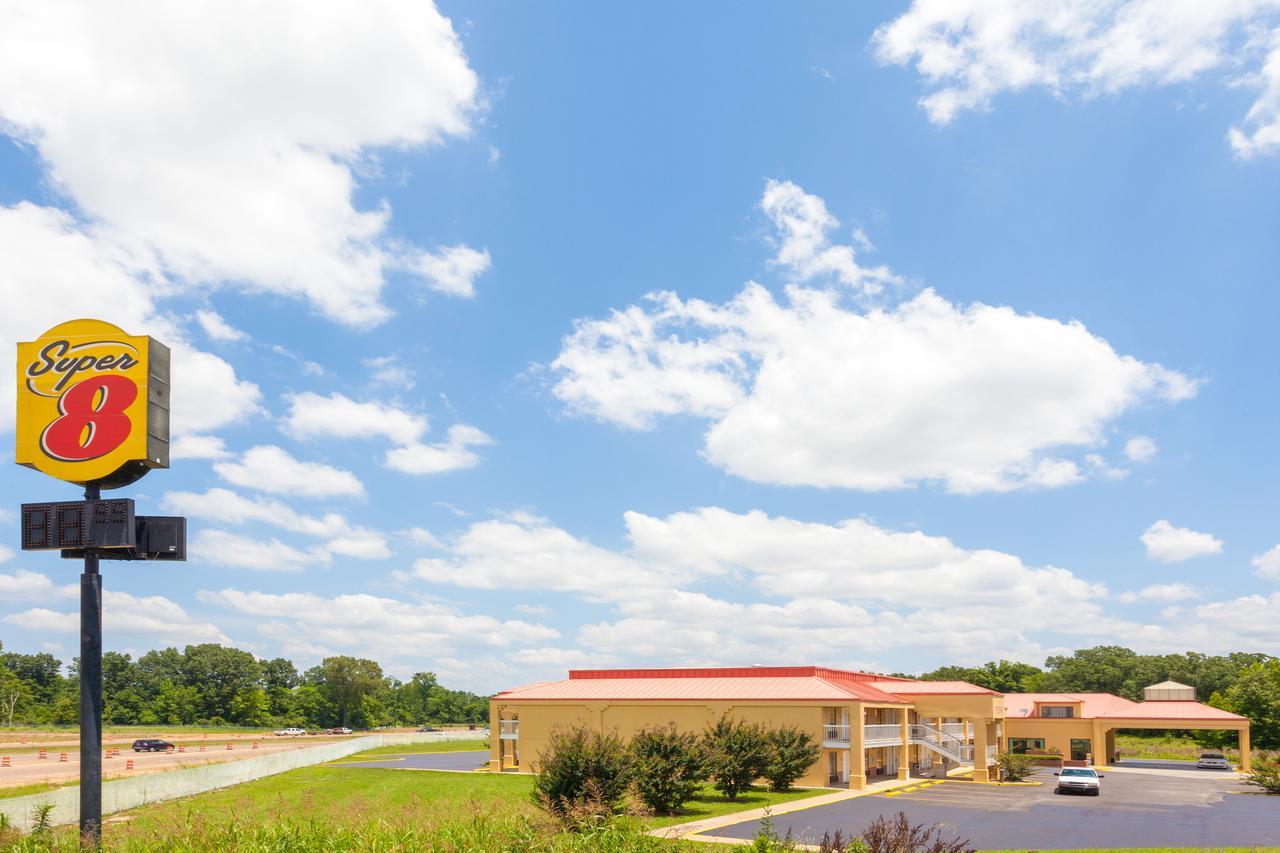 Hotel Super 8 By Wyndham Madison/Ridgeland Area Esterno foto
